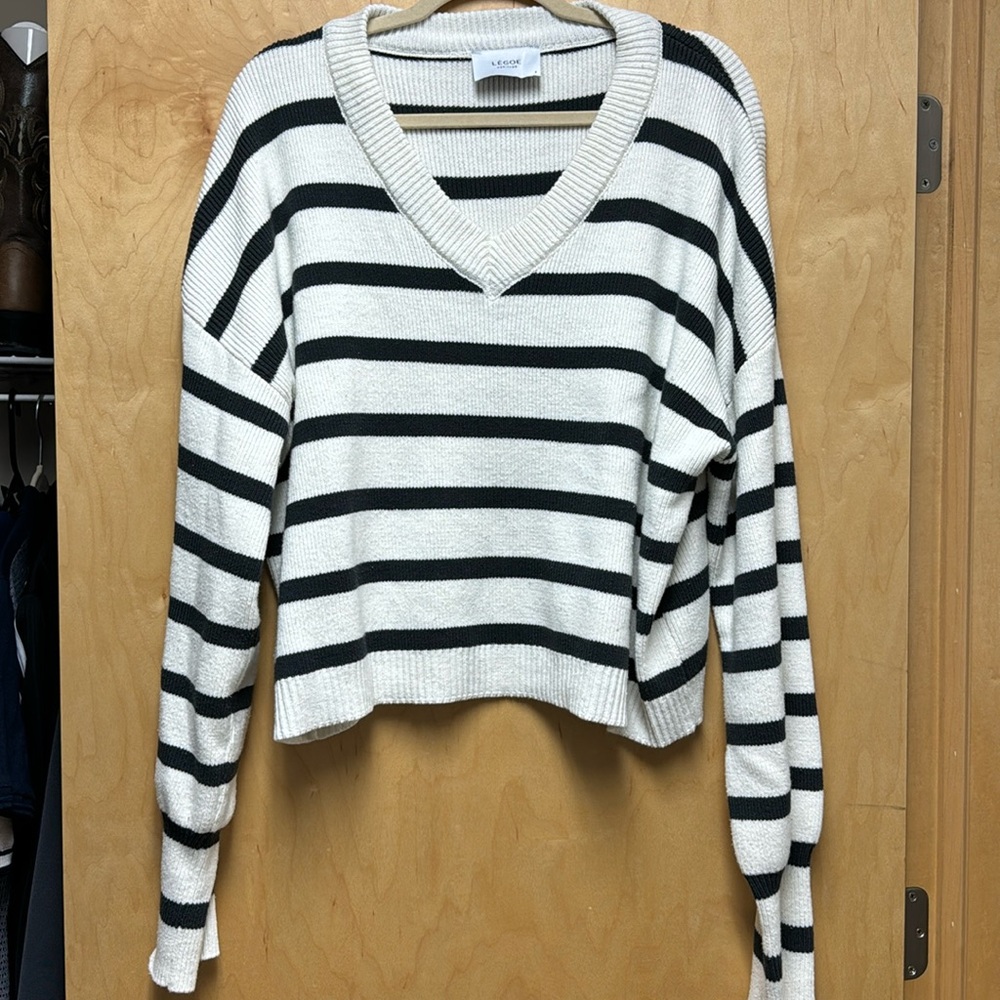 Legoe Heritage Size 4/Large Blue & White Striped Sweater - Maternity